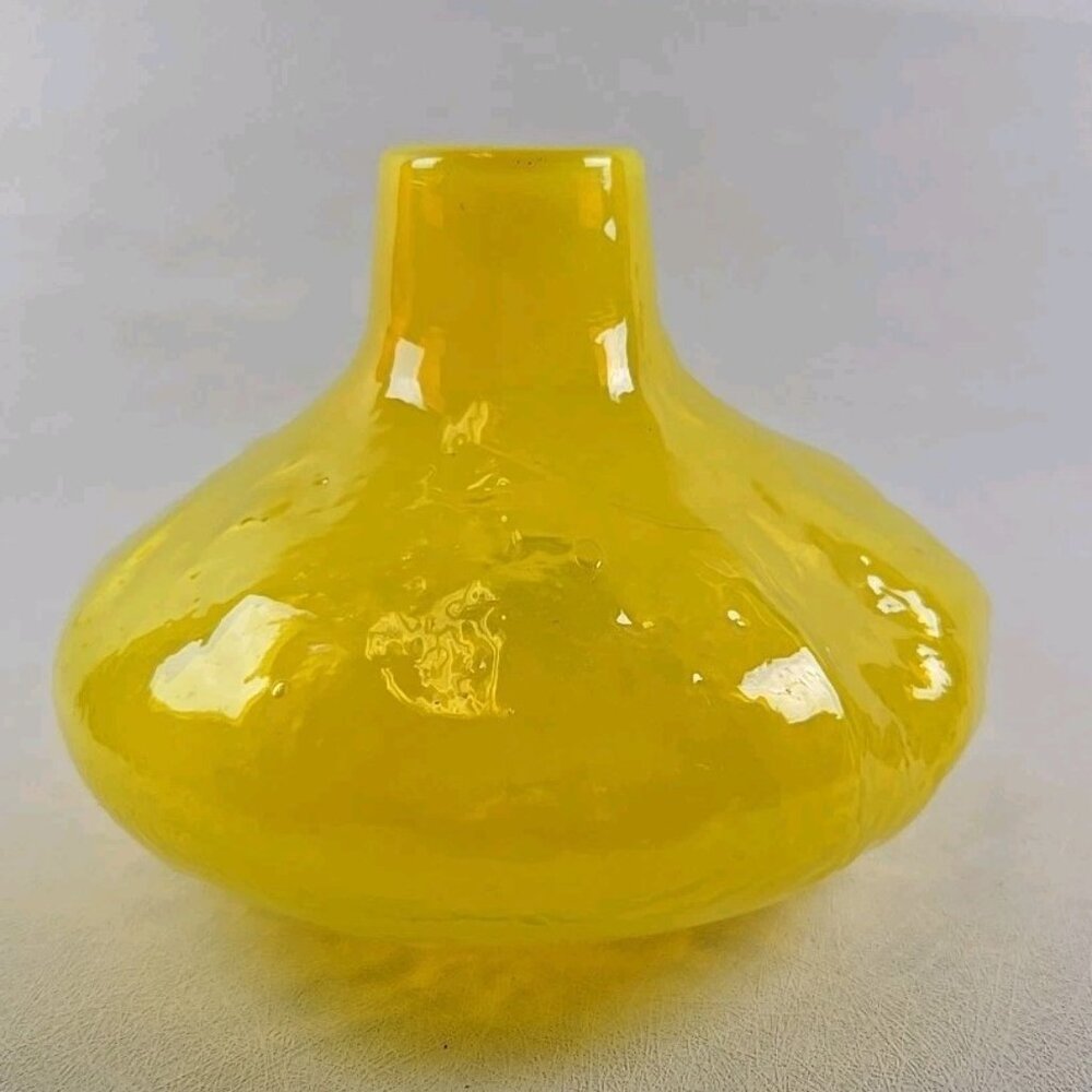 Vintage Home Decorative Finnish Yellow Art Glass Vase by Viking Glass 6-in
